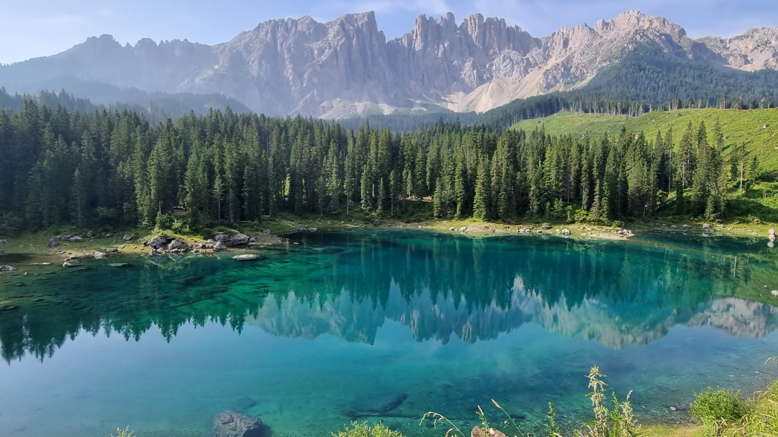 Lago di Carezza (Karersee), Val di Fassa – Vendo proprietà di 2 settimane centrali di Luglio in residence Golf Hotel Carezza – Appartamento di 5 posti letto, balcone panoramico, a 1740 mt di altitudine