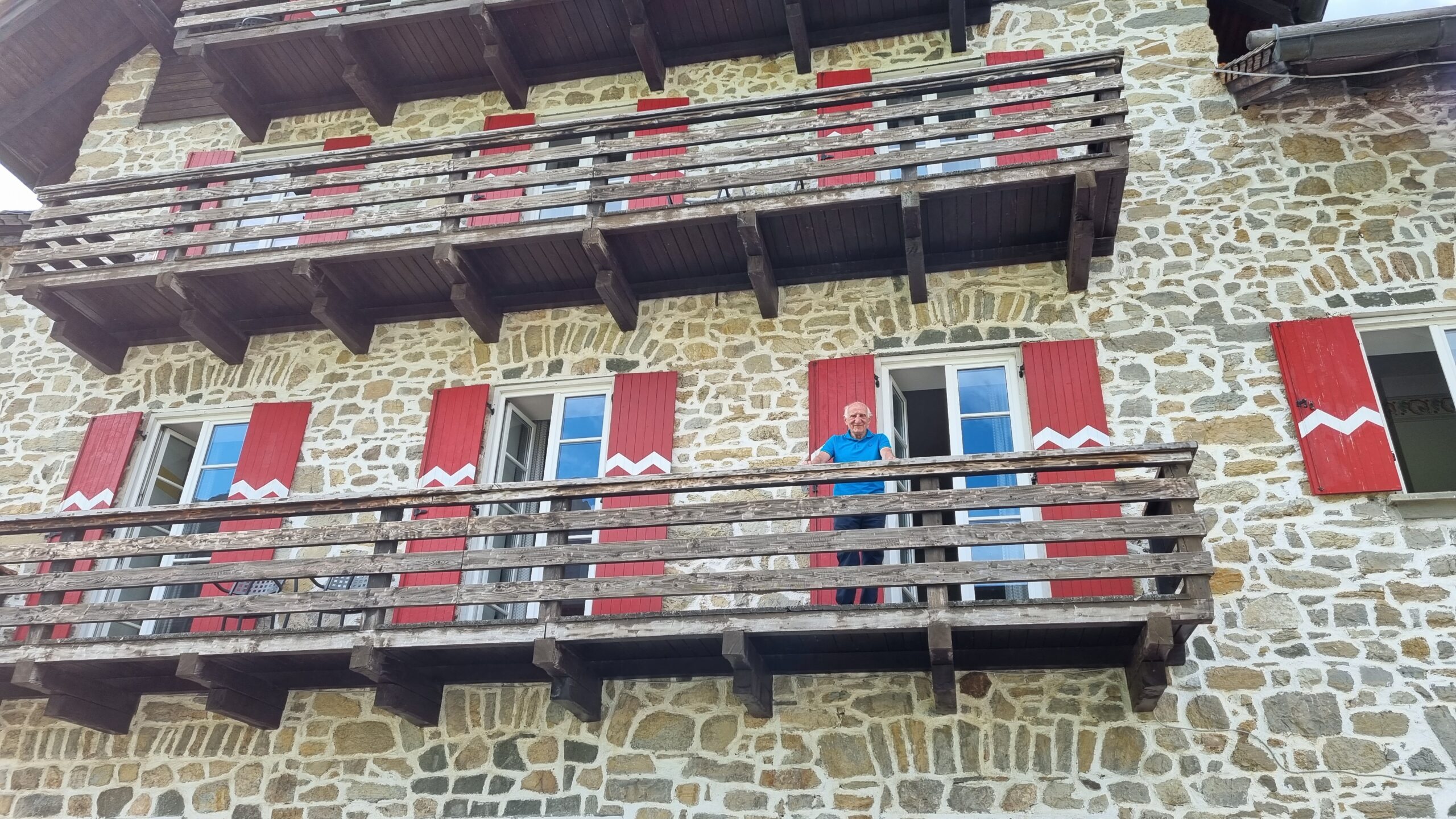 Lago di Carezza (Karersee), Val di Fassa – Vendo proprietà di 2 settimane centrali di Luglio in residence Golf Hotel Carezza – Appartamento di 5 posti letto, balcone panoramico, a 1740 mt di altitudine